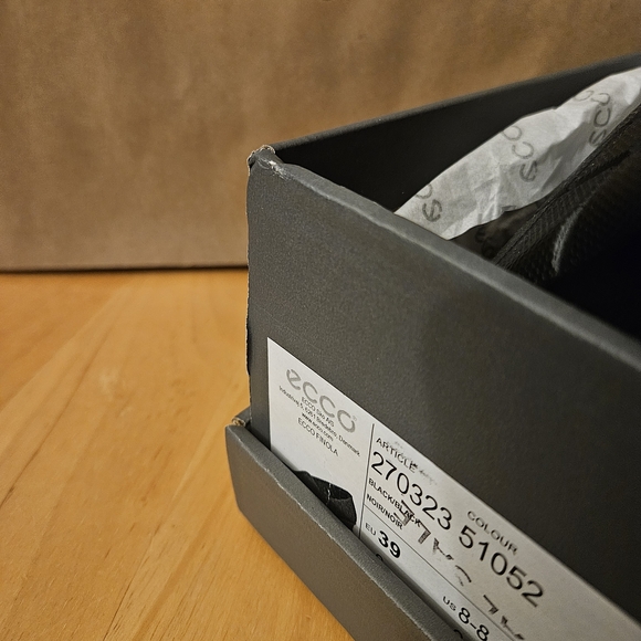 ECCO Women's Black Shoes - Picture 2 of 4